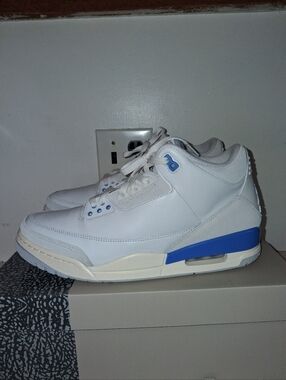 SIZE 12M - AIR JORDAN 3 RETRO,  LUCKY SHORTS. PRE-OWNED WITH BOX.